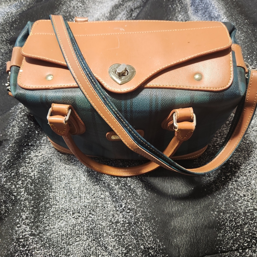 Carina - Picture 2 of 4